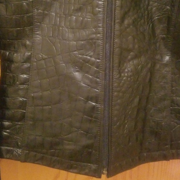 NEW LEATHER JACKET - Picture 2 of 3